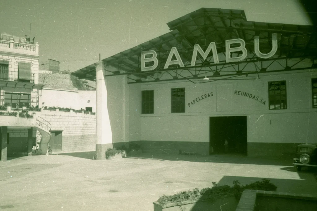 Bambú rolling paper factory in Alquería de Aznar